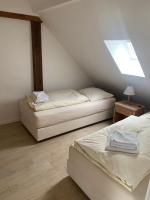 Ferienwohnung, 3 Zimmer, 100 qm, Betten trennbar 2. Stock - B&B Ilbenstadt