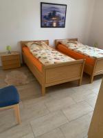 Ferienwohnung 2 Zimmer 55 qm Betten trennbar 1 Stock - Chambres d'hôtes Ilbenstadt