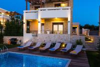 Roupes Villa II, Family villa, Fantastic views, Private pool - B&B