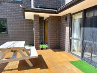 Bright & Cozy Private Room with Work Setup, Fast Fibre & Free Parking - Room 1 - B&B Auckland