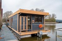 Komfort-Hausboot DIVA mit Kamin - B&B Hamburg