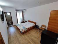 Doppel- oder Zweibettzimmer