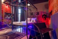BDSM New Grey BAST 18 Apart Manufaktura Centrum Miasta Parking bezpłatny Bardzo wygodne Łóżko ogromne lustro dla dorosłych ADULTS ONLY - B&B