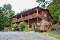 East Tennessee Family Mountain Retreat with Private Vineyard - B&B