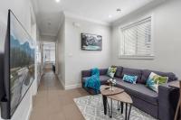 Central Main Street Home Minutes from QE Park - B&B