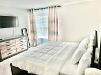 Spacious 4-bedroom house,6beds with office space - B&B Charlotte