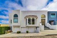 Luxury 3br Home - Pano Views, Steam Room & Deck - Ferienwohnung