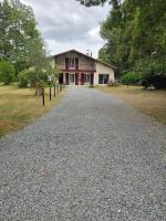 maison au calme avec piscine - Bed and Breakfast