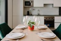 Sliema Mainstreet Designer Suite 12 with shared Rooftop Pool and BBQ - B&B
