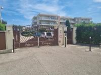 Joli studio climatisé avec Jardin dans résidence avec piscine - B&B Antibes