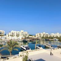 Nayah Stays, Luxurious bedroom in Fanadir Marina - Chambres d'hôtes Hurghada