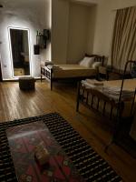 غرفة في مدينة نصر موقع متميز وسط المدينة للرجال فقط - B&B Cairo