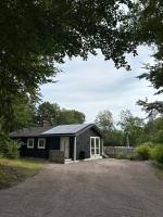 Cozy Retreat with Modern Charm - Ferienwohnung Hjärnarp