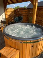 Dworek pod Krzyżtoporem Ujazd Agroturystyka- pokoje do wynajęcia - B&B Iwaniska