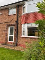 The Edge in Scartho, with Parking for Vans - B&B