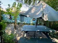 One bedroom apartment with hot tub 2 blocks to Magazine street - Bed and Breakfast New Orleans