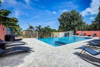 Villa Jardin - Infinity Pool and Backyard Oasis - B&B