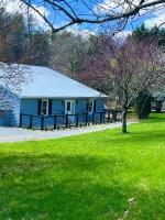 Firefly Fields 2-Acres With Guest House, Game Room, Mountain & River Views - Ferienwohnung