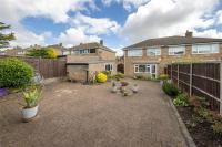 Beaconsfield House, Modern, recently refurbished, self check-in, free parking and near Luton Airport - B&B