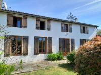 Family home with pool in Clion, France - B&B Clion