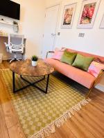 Newly Renovated Luxury Studio in Harborne Lane by Queen Elizabeth Hospital R3 - Chambres d'hôtes Birmingham