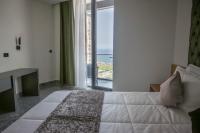 One-Bedroom Deluxe Apartment