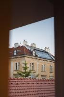 Azure - Cozy City Center Apartment with Balcony - B&B