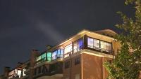 Sky Lounge Terrazza di Cesare Luxury Rooftop minipiscina-spa Sala Cinema WIFI parcheggio - B&B Pomezia