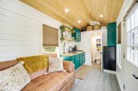 Secluded Lenoir Tiny Home w/ Private Hot Tub! - B&B Lenoir