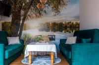 Apartament kremowy nad jeziorem PZW Kazub - Bed and Breakfast Cieciorka
