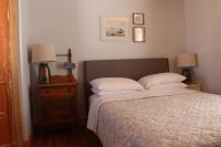Zimmer mit Queensize-Bett und Gartenblick