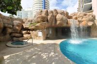 Castle 835 Oceanview studio on beach with pool, gym, bars, and FREE Parking - B&B