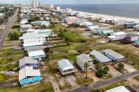 Gulf Shores Cottage w/ Water Views, Walk to Beach! - Chambres d'hôtes Gulf Shores