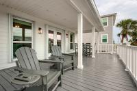 Gulf Shores Cottage w/ Water Views, Walk to Beach! - Chambres d'hôtes Gulf Shores