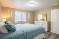 WOOD INN Cozy 2BD over the bridge - B&B Peoria