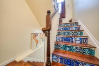 Newark Gem Pearl 3BR, 2BA - Sleeps 10 - Walk to Prudential Center and Newark Penn Station, Near EWR and American Dream Mall, includes WiFi - Laundry - Backyard - Gym - Bed and Breakfast Newark