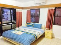 King sized bedroom-in SUVA Centre - B&B Domain