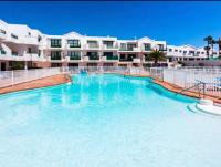 Ground floor apartment with pool, next to the beach - B&B Costa Teguise