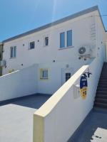 Appartamento con 2 Camere da Letto, Balcone e Vista mare