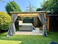 8min to City, Hot Tub House, Fire Pit, Free Parking - B&B Longbenton