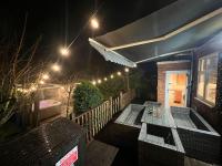 8min to City, Hot Tub House, Fire Pit, Free Parking - B&B Longbenton