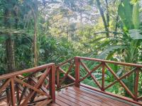 Villa Colibri - Secluded Jungle Villa - Short Stroll to Beach, Shops & Restaurants - Bed and Breakfast