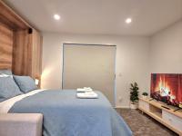 Brand new Central Studio on Wilmer - B&B