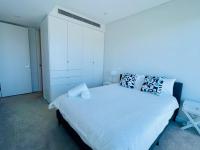 Stylish Chatswood 2BR Apartment with 3 Beds, Gym, Near Metro - Chambres d'hôtes Sydney