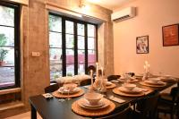 Stunning 6BR 4Bath near Tram - B&B Estambul