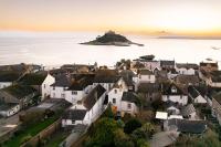 Historic Beachside Walled Garden Town House - Ferienwohnung Marazion