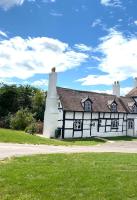Stylish Tudor Cottage & Hot Tub - B&B