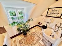 Stylish Tudor Cottage & Hot Tub - B&B Coombe Hill