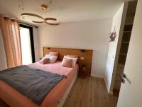 Appartement ROSE, Aéroport ST EXUPERY, Groupama stadium, Eurexpo, LDLC Arena - B&B