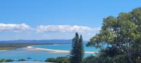 Sunset Beach House 1770 Level 2 - Bed and Breakfast